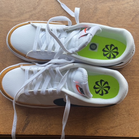 Nike Women's Court Legacy Next Nature Shoe. New without tags. Size 7. - Picture 4 of 11